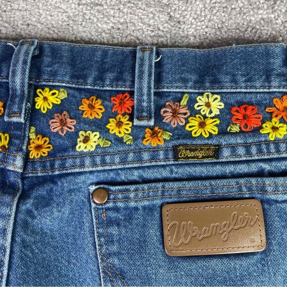 Wrangler Women's Blue Jeans with Floral Embroidery 32X30 Blue Straight High Rise - Picture 5 of 12